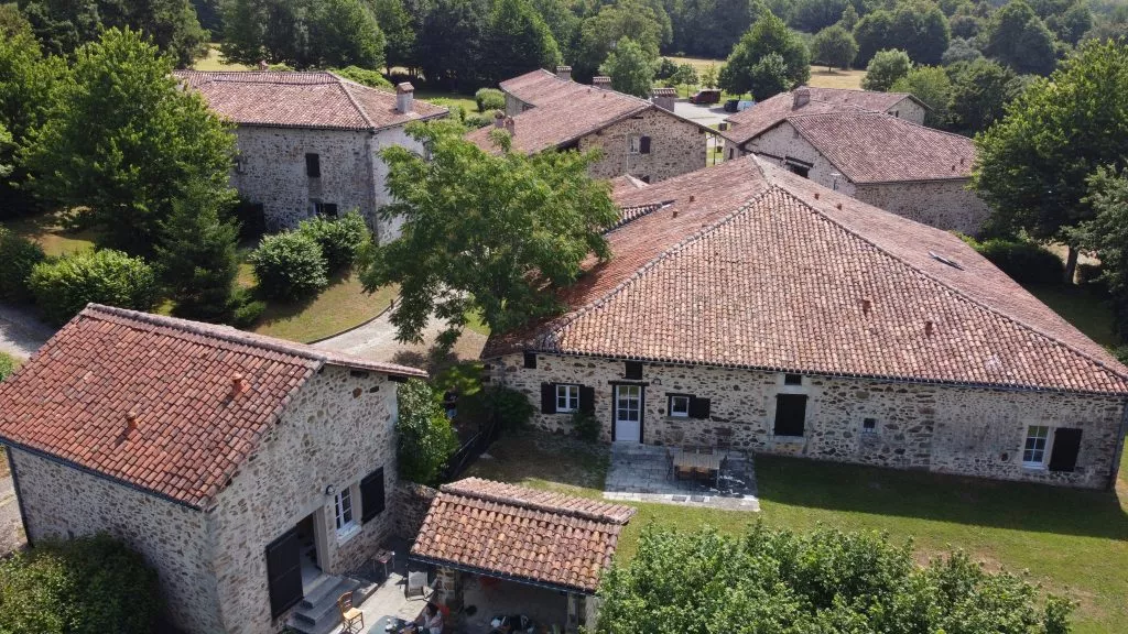 Vue aerienne village de gites du Cruzeau.JPG.