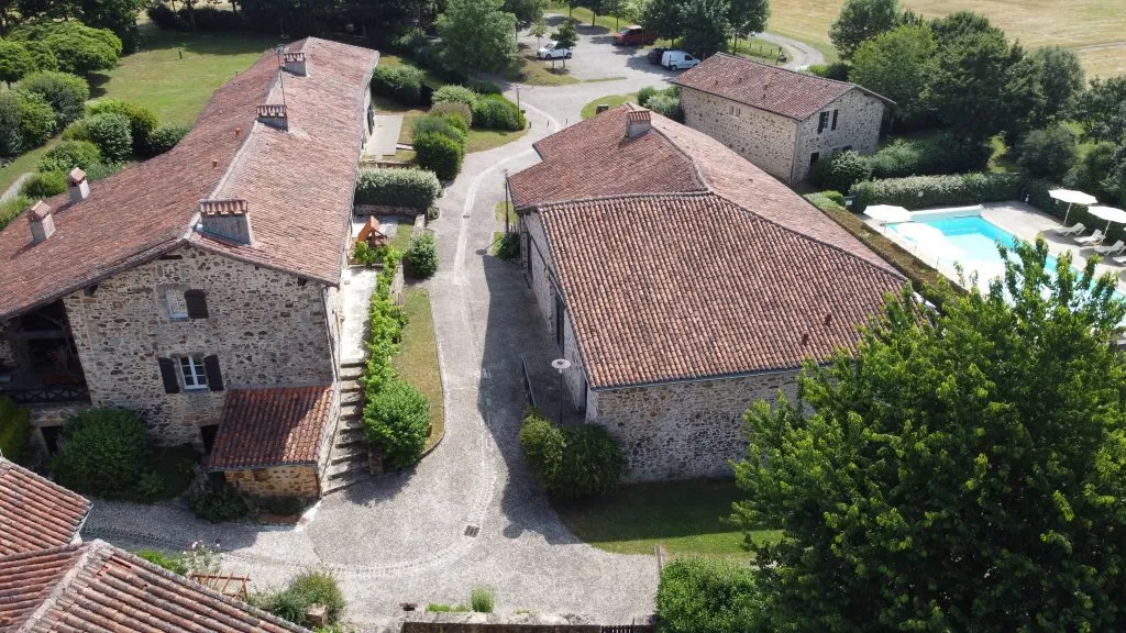 Village de gite du Cruzeau avec piscine.JPG.