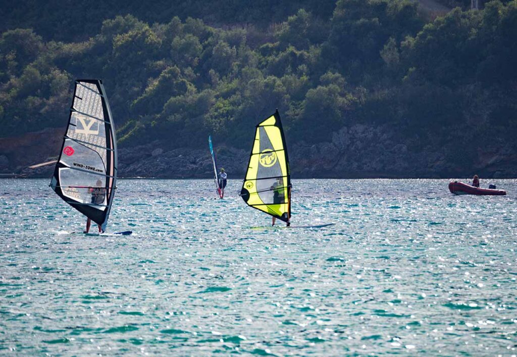 planche-à-voile-en-groupe