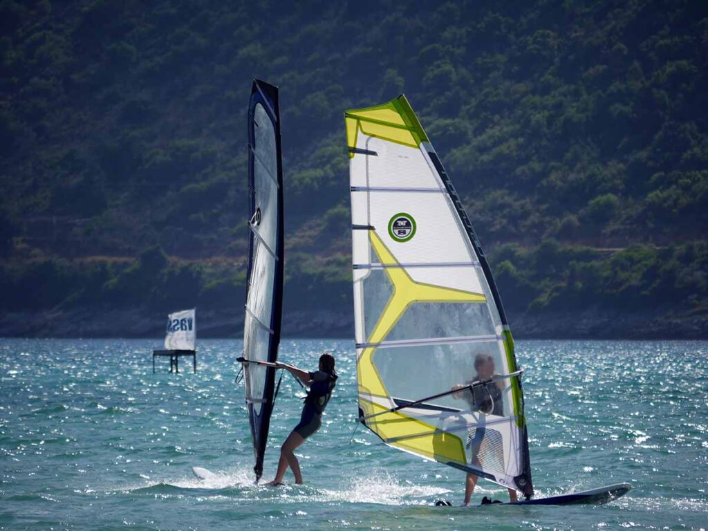 windsurf